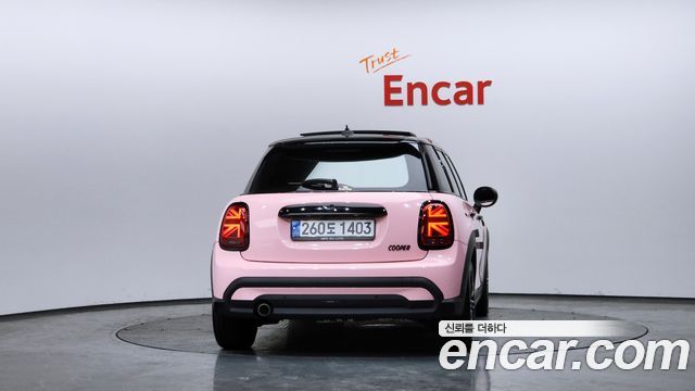 Mini Cooper 5-Door Classic Plus 3rd - фото 3