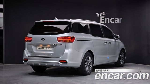 Kia Carnival Новый 9-Seater Luxury - фото 1