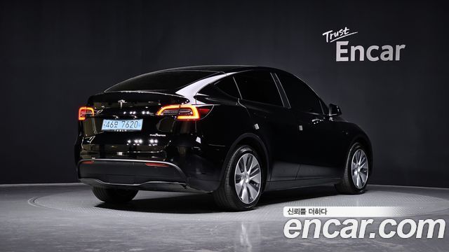 Tesla Model Y Long Range AWD - фото 1