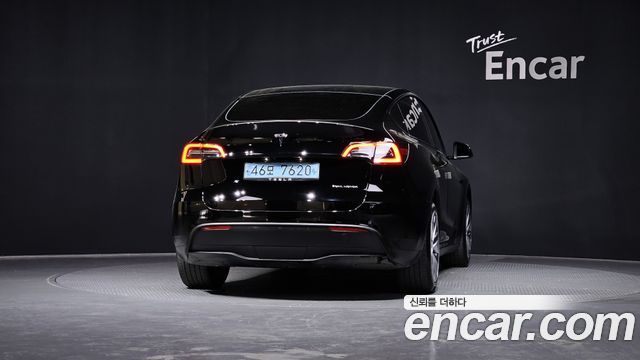 Tesla Model Y Long Range AWD - фото 3