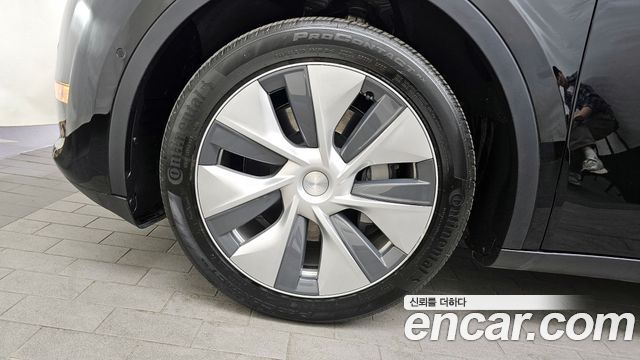 Tesla Model Y Long Range AWD - фото 4