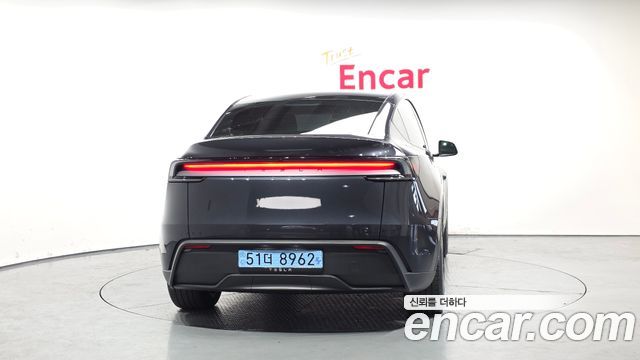 Tesla Model Y RWD - фото 3