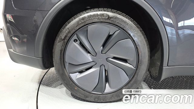 Tesla Model Y RWD - фото 4