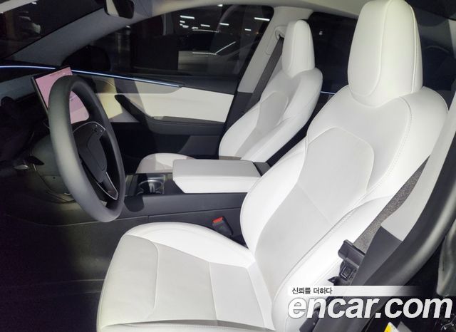 Tesla Model Y Long Range AWD - фото 3