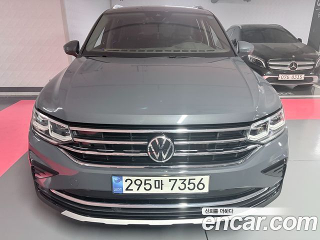 Volkswagen Tiguan 2-го поколения 2.0 TDI 4-Motion Premium - фото 0