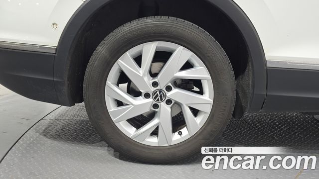 Volkswagen Tiguan 2,0 TDI Premium - фото 4