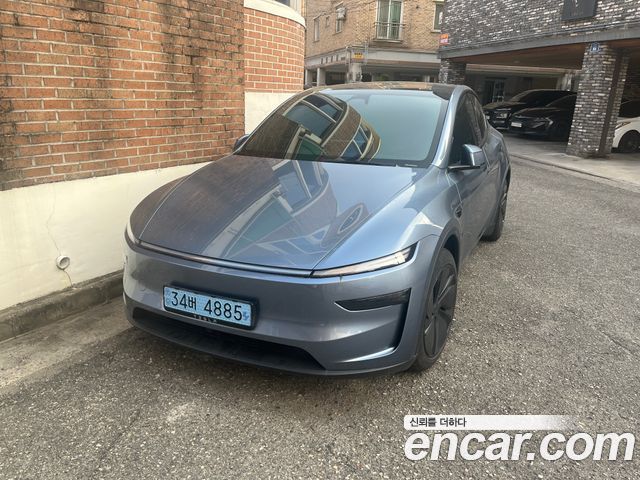 Tesla Model Y RWD - фото 0