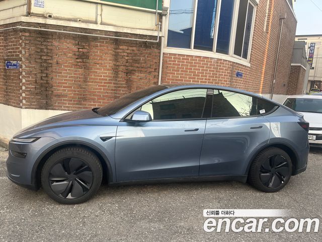 Tesla Model Y RWD - фото 1