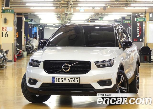 Volvo XC40 B4 R-Design - фото 0