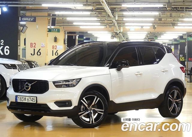 Volvo XC40 B4 R-Design - фото 1