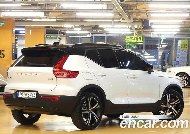 Volvo XC40 B4 R-Design - фото 2