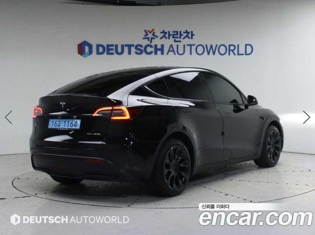 Tesla Model Y Long Range AWD - фото 1