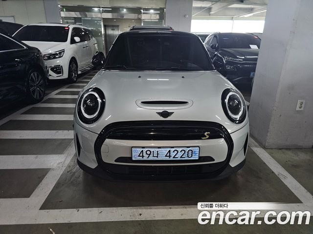 Mini Cooper SE Electric 3rd - фото 0