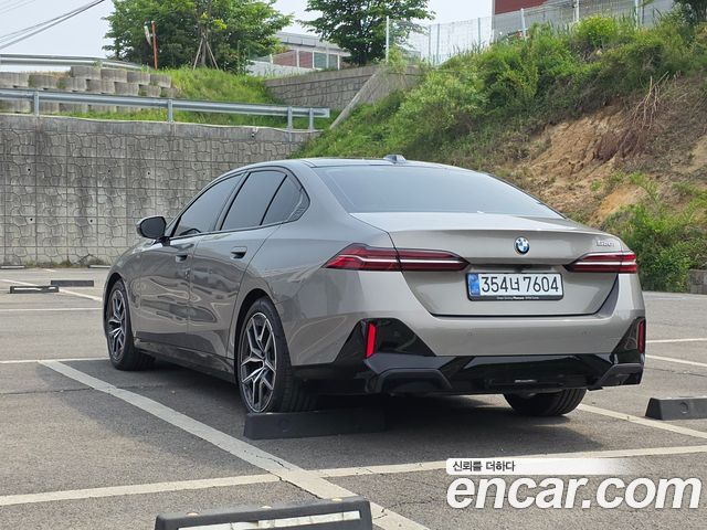 BMW 5-Series G60 520i M Sport - фото 1