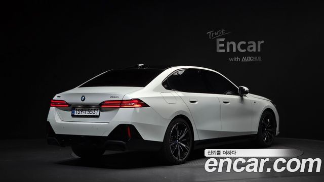 BMW 5-Series G60 530i xDrive M Sport - фото 1