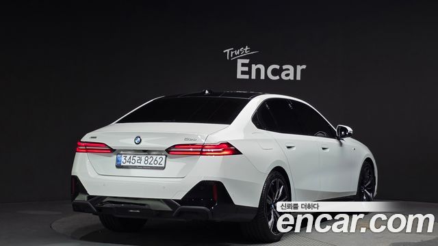 BMW 5-Series G60 530i xDrive M Sport - фото 1