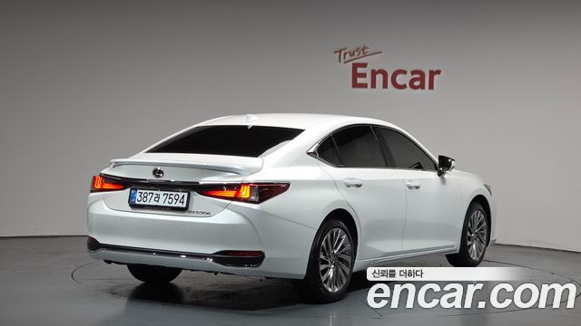 Lexus ES 7-го поколения Executive - фото 1