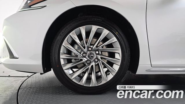 Lexus ES 7-го поколения Executive - фото 4