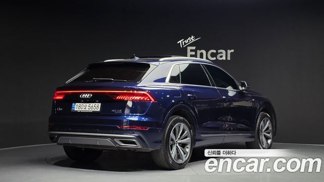 Audi Q8 50 TDI Quattro Premium - фото 1