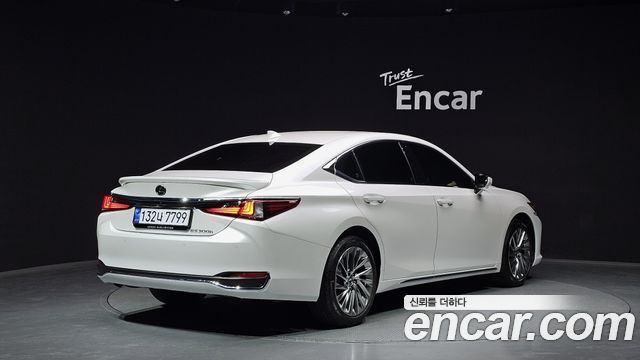 Lexus ES 7-го поколения Executive - фото 1