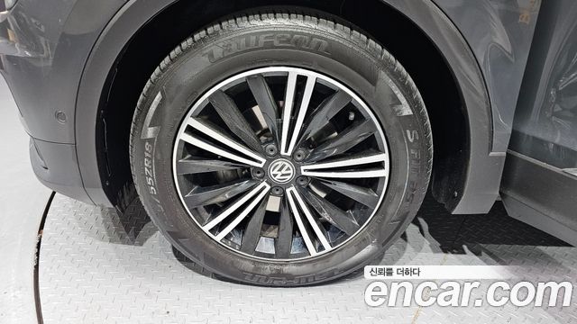 Volkswagen Tiguan 2.0 TDI Prestige - фото 4
