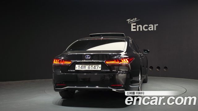 Lexus LS 5-го поколения 3.5 Luxury AWD - фото 3