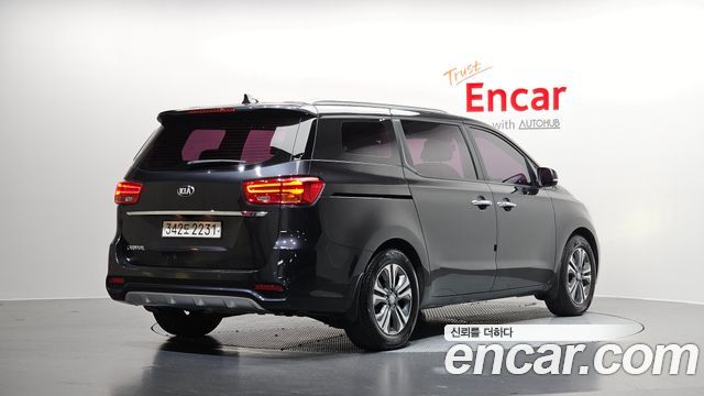 Kia Carnival Новый 9-Seater Luxury - фото 1