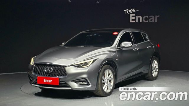 Infiniti Q30 2.0 Essential - фото 0
