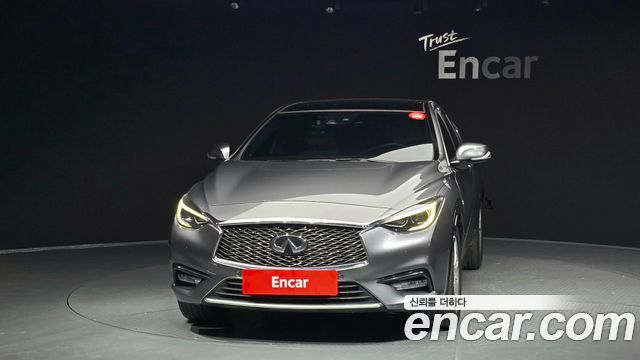 Infiniti Q30 2.0 Essential - фото 2