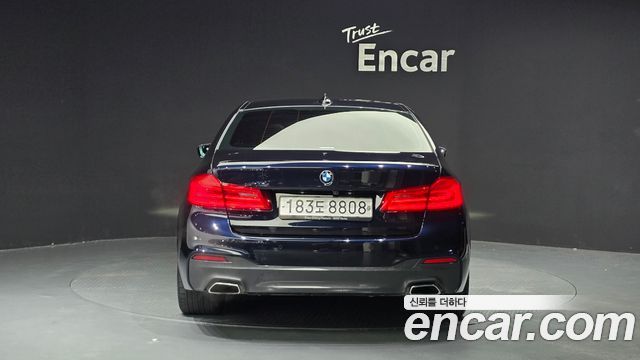 BMW 5-Series G30 520i M Sport - фото 3