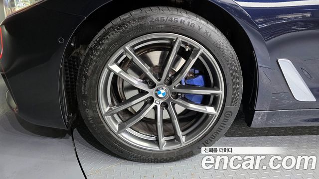 BMW 5-Series G30 520i M Sport - фото 4