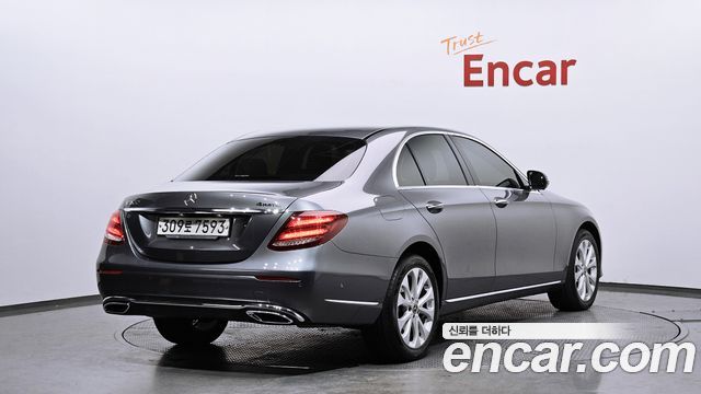 Mercedes-Benz E-Class W213 E300 4MATIC Exclusive - фото 1