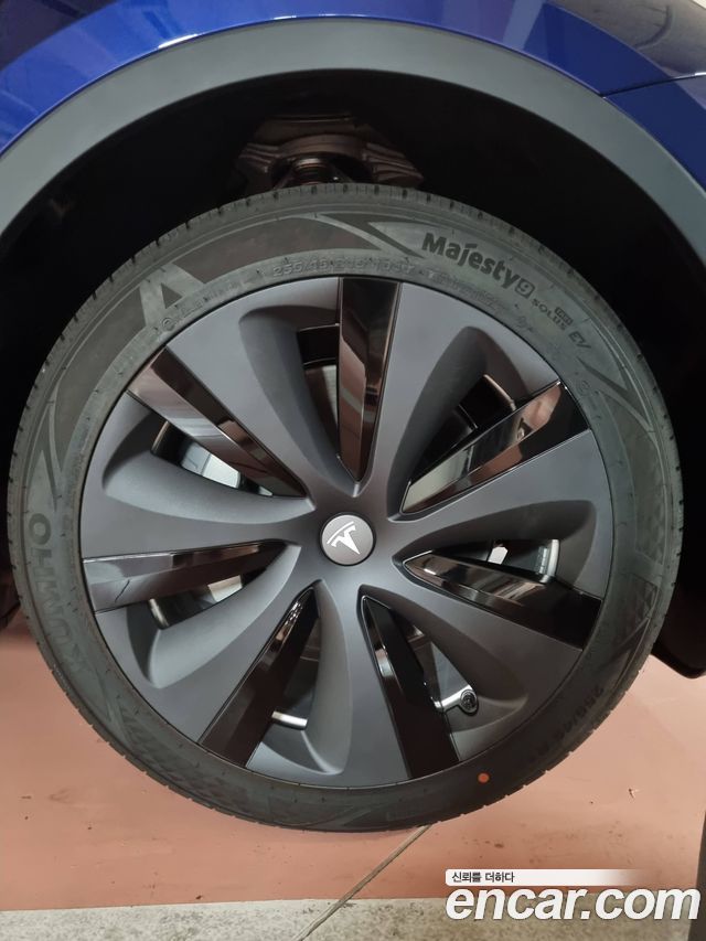 Tesla Model Y RWD - фото 4