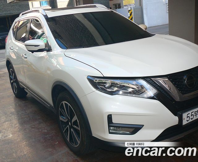 Nissan X-Trail 2.5 Tech 4WD - фото 1