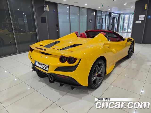 Ferrari F8 3.9 V8 - фото 1