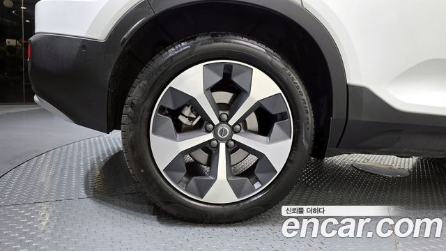 Volvo XC40 B4 Ultra Bright - фото 4