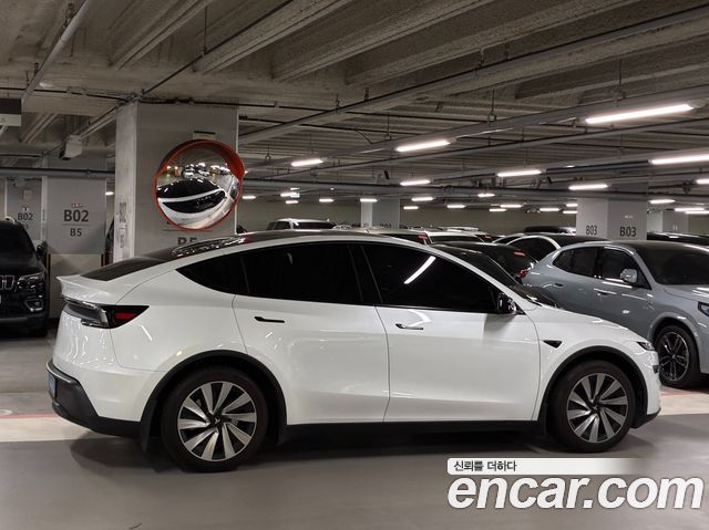 Tesla Model Y RWD - фото 3