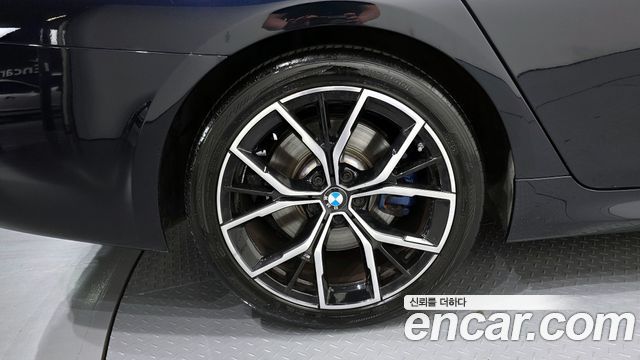 BMW 5-Series G30 530i xDrive M Sport Package - фото 4