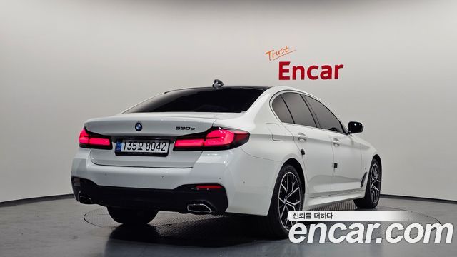 BMW 5-Series G30 530e M Sport - фото 0