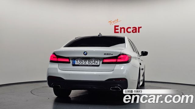 BMW 5-Series G30 530e M Sport - фото 2