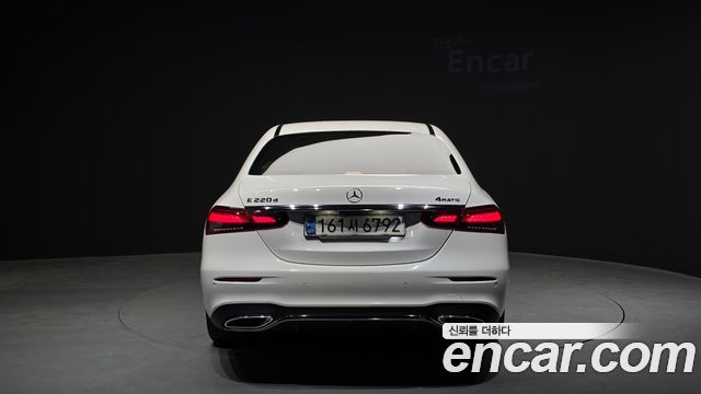Mercedes-Benz E-Class W213 E220d 4MATIC AMG Line - фото 3