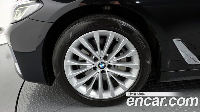 BMW 5-Series G30 530i Luxury - фото 4
