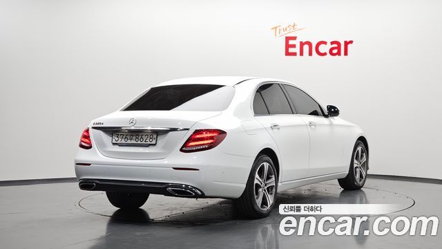 Mercedes-Benz E-Class W213 E220d Avantgarde - фото 1