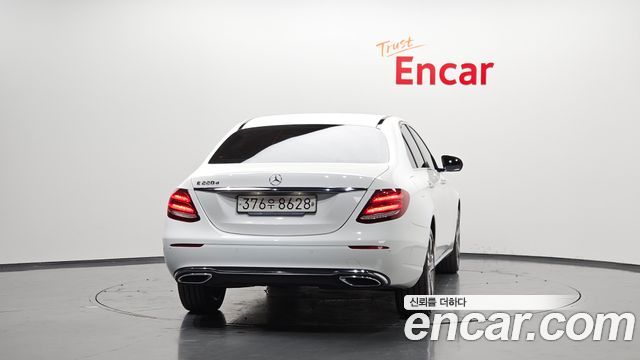 Mercedes-Benz E-Class W213 E220d Avantgarde - фото 3