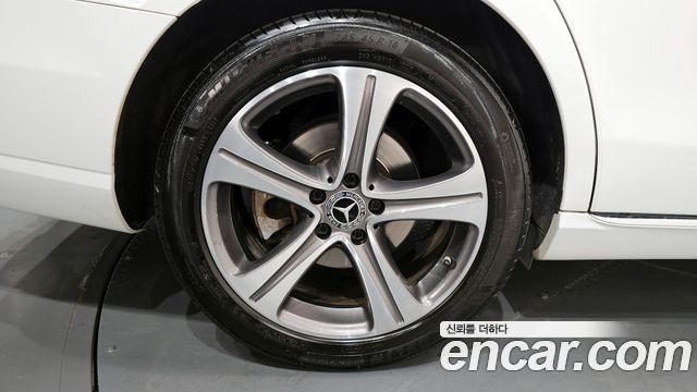 Mercedes-Benz E-Class W213 E220d Avantgarde - фото 4