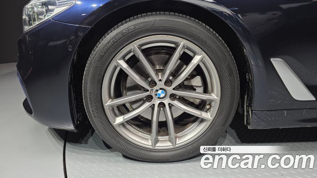 BMW 5-Series G30 520d xDrive M Sport Package Plus - фото 4