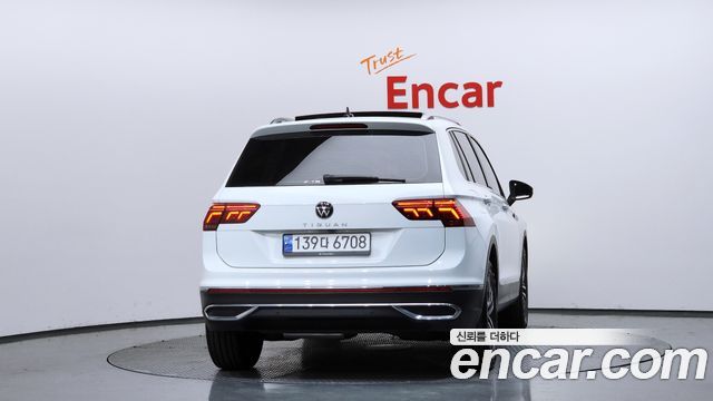 Volkswagen Tiguan 2-го поколения 2.0 TDI Prestige - фото 3