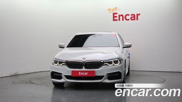 BMW 5-Series G30 530i Luxury Plus - фото 2