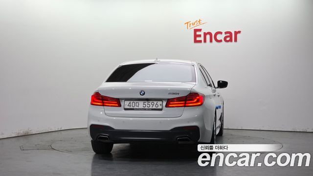BMW 5-Series G30 530i Luxury Plus - фото 3