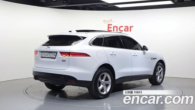 Jaguar F-PACE 20d Prestige - фото 1